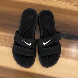 Nike ultra comfort slides. Women’s size 7